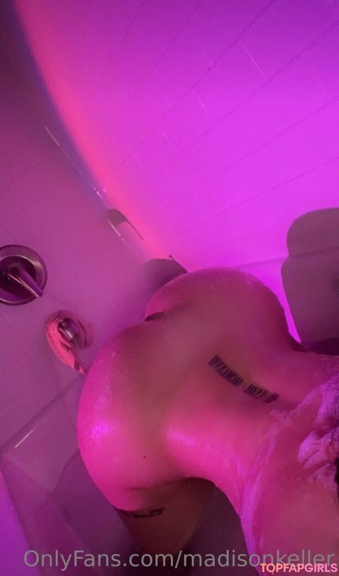 Foto di nudo di fuga di OnlyFans di Madisonkeller #6 Foto di nudo di fuga di OnlyFans di Madisonkeller #6