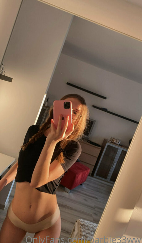 Foto di nudo di fuga di OnlyFans di Barbie33ww