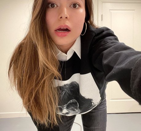 Foto di nudo di fuga di OnlyFans di Miranda Cosgrove
