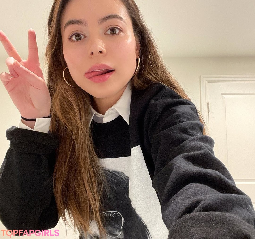 Foto di nudo di fuga di OnlyFans di Miranda Cosgrove #99 Foto di nudo di fuga di OnlyFans di Miranda Cosgrove #99