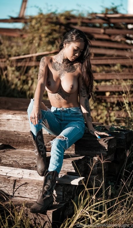 Foto di nudo di fuga di OnlyFans di Lostinthoughtz