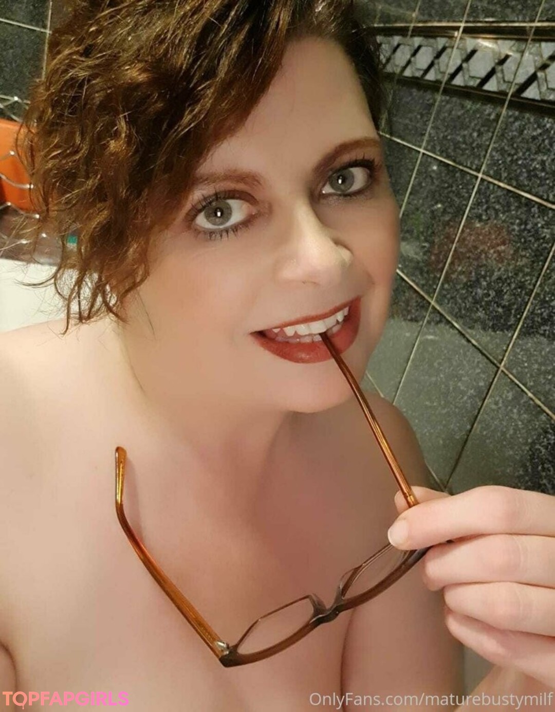 Foto di nudo di fuga di OnlyFans di Maturebustymom #79 Foto di nudo di fuga di OnlyFans di Maturebustymom #79