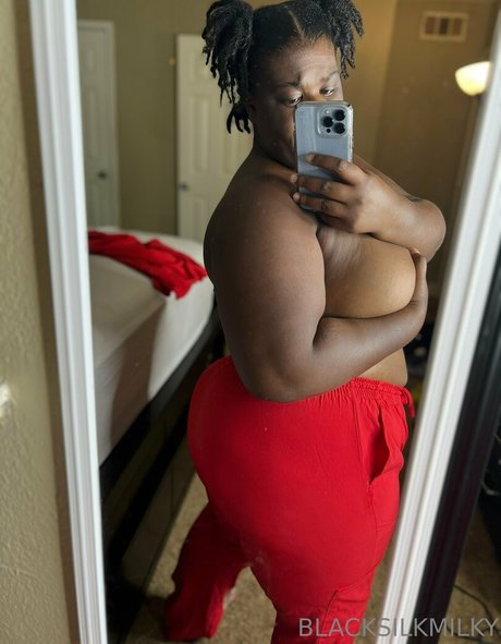 Foto di nudo di fuga di OnlyFans di Sexyblacksilkp1