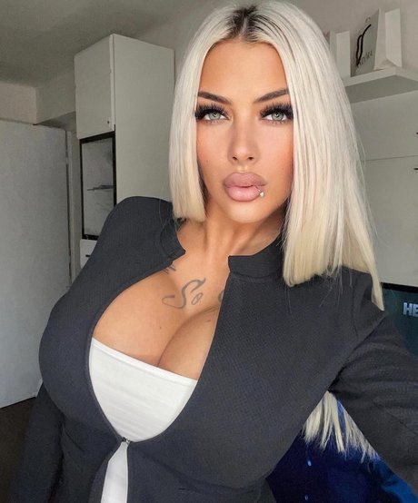 Foto di nudo di fuga di OnlyFans di Deminecka