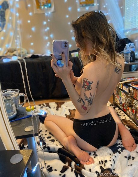 Foto di nudo di fuga di OnlyFans di Sadgirlastridsfree