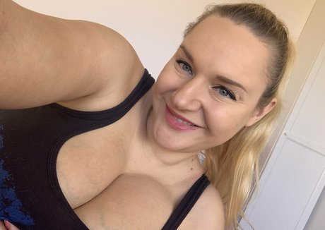Foto di nudo di fuga di OnlyFans di Dollyfoxvip