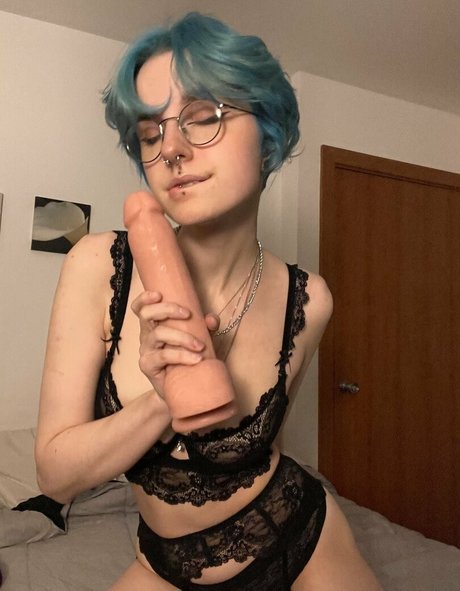 Foto di nudo di fuga di OnlyFans di Lyracr0w0