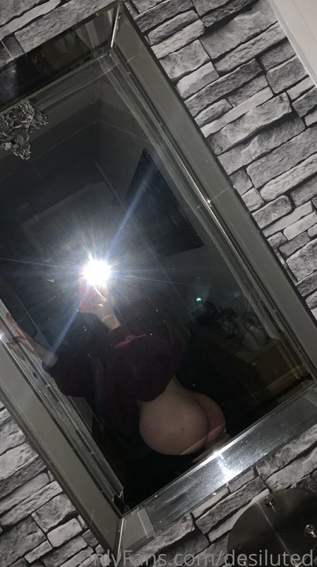 Foto di nudo di fuga di OnlyFans di Desiluted