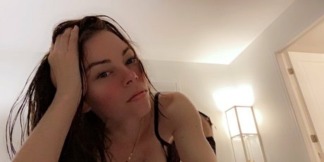 Foto di nudo di fuga di OnlyFans di Bellapetitewifey