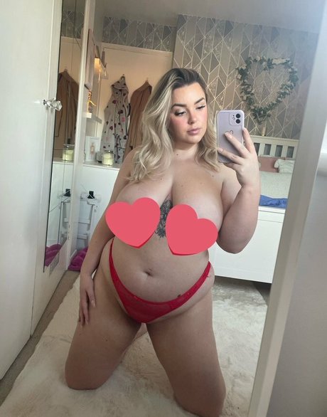 Foto di nudo di fuga di OnlyFans di Curvygirllou