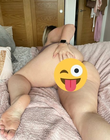 Foto di nudo di fuga di OnlyFans di Curvygirllou