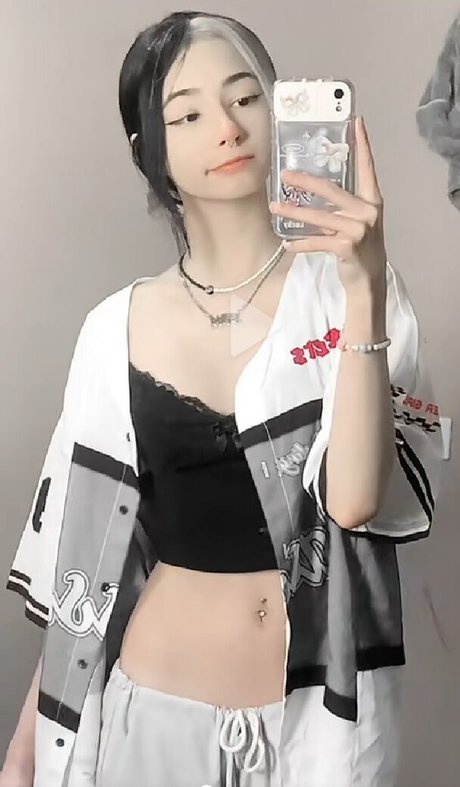 Foto di nudo di fuga di OnlyFans di Ana Langdon