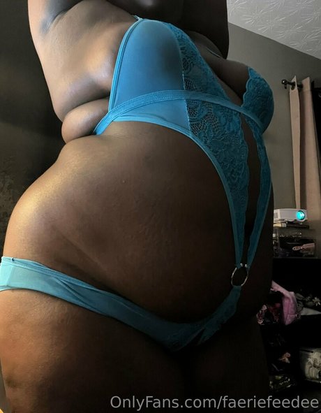 Foto di nudo di fuga di OnlyFans di Faeriefeedee