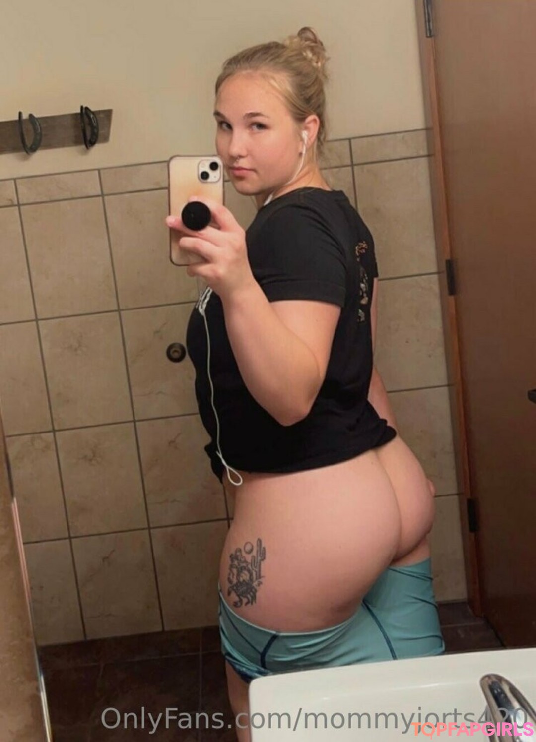 Foto di nudo di fuga di OnlyFans di Mommyjorts420 #44 Foto di nudo di fuga di OnlyFans di Mommyjorts420 #44
