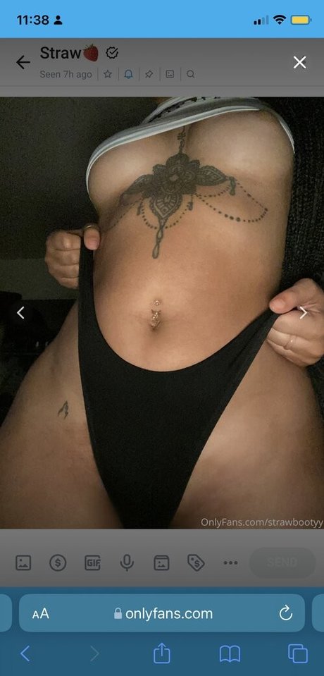 Foto di nudo di fuga di OnlyFans di Strawbooty