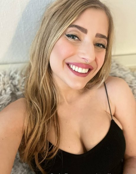 Foto di nudo di fuga di OnlyFans di Emilysmith