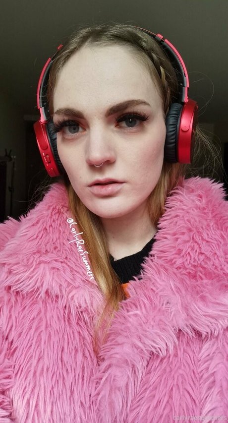 Foto di nudo di fuga di OnlyFans di Carlyraesummers