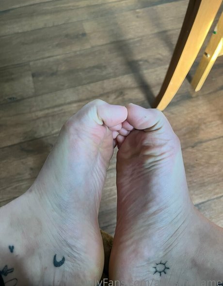 Foto di nudo di fuga di OnlyFans di Allyismyname