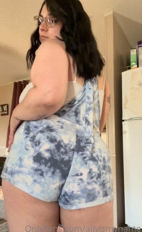 Foto di nudo di fuga di OnlyFans di Allyismyname