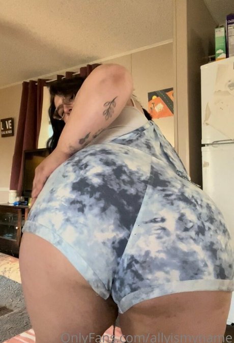 Foto di nudo di fuga di OnlyFans di Allyismyname