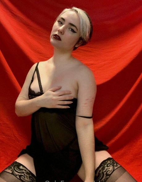 Foto di nudo di fuga di OnlyFans di Archstarweaver