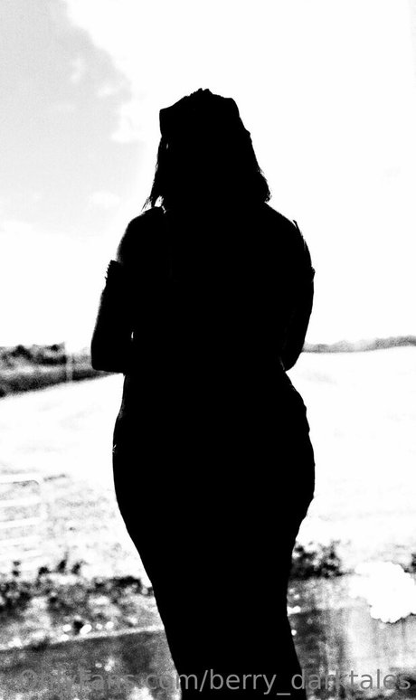 Foto di nudo di fuga di OnlyFans di Berrydarktales