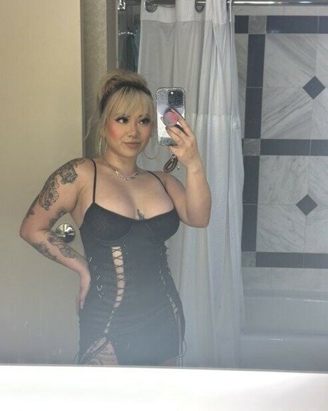 Foto di nudo di fuga di OnlyFans di Edmthotiana
