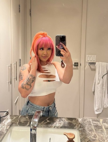 Foto di nudo di fuga di OnlyFans di Edmthotiana