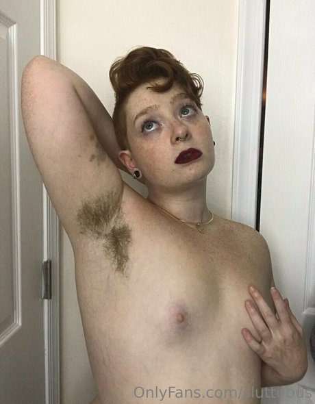Foto di nudo di fuga di OnlyFans di Sluttubus