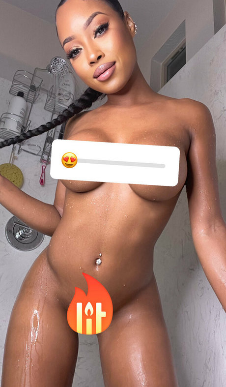 Foto di nudo di fuga di OnlyFans di Ninadoesitall