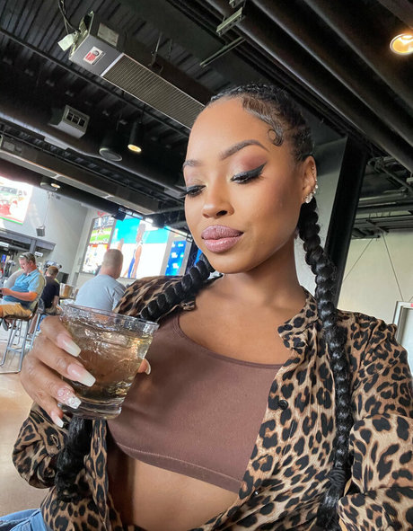 Ninadoesitall