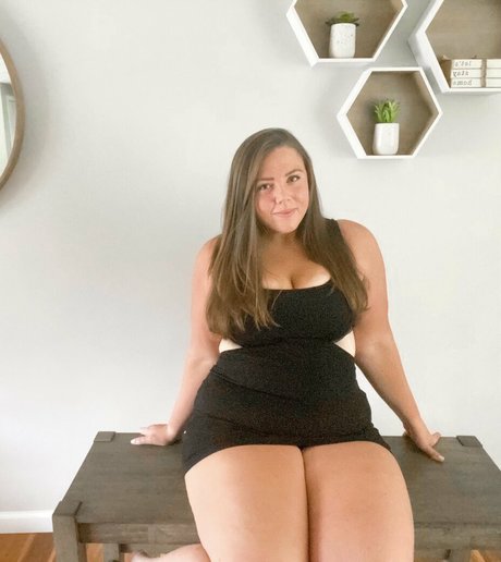 Foto di nudo di fuga di OnlyFans di Bbwpeachypop