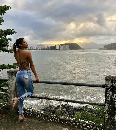 Foto di nudo di fuga di OnlyFans di Cassia Fernandez