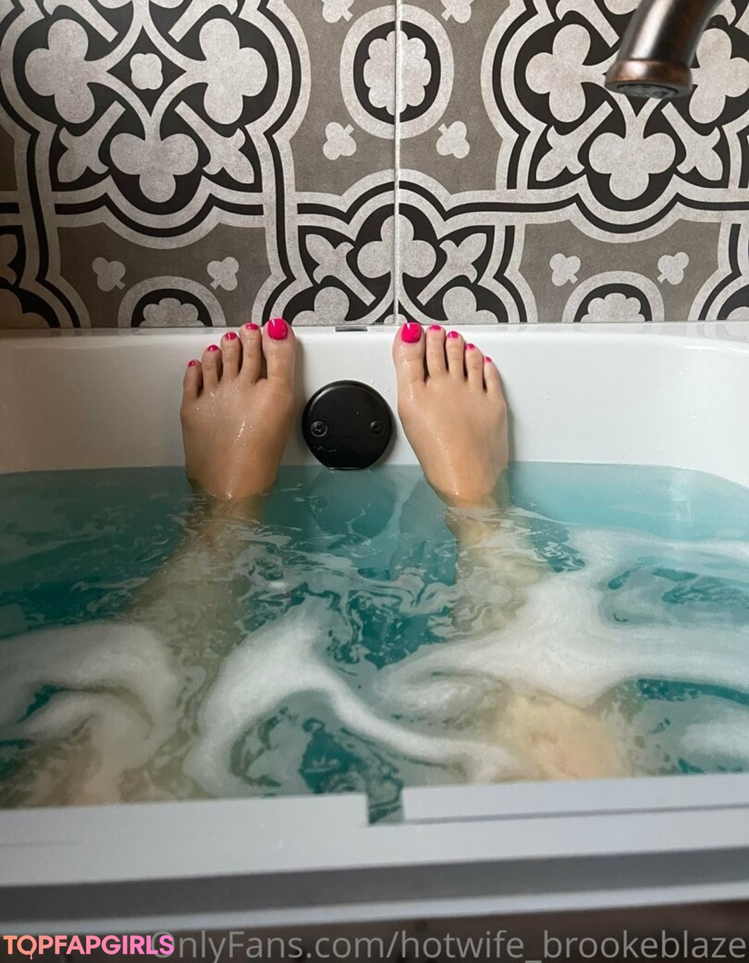 Foto di nudo di fuga di OnlyFans di Hotwifebrookeblaze #487 Foto di nudo di fuga di OnlyFans di Hotwifebrookeblaze #487