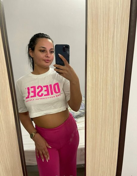 Foto di nudo di fuga di OnlyFans di Paolaonly