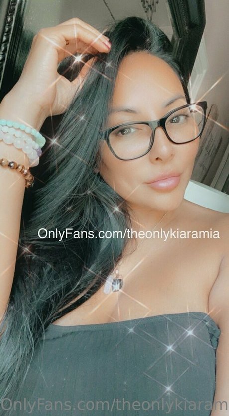 Foto di nudo di fuga di OnlyFans di Theonlykiaramiaxxx