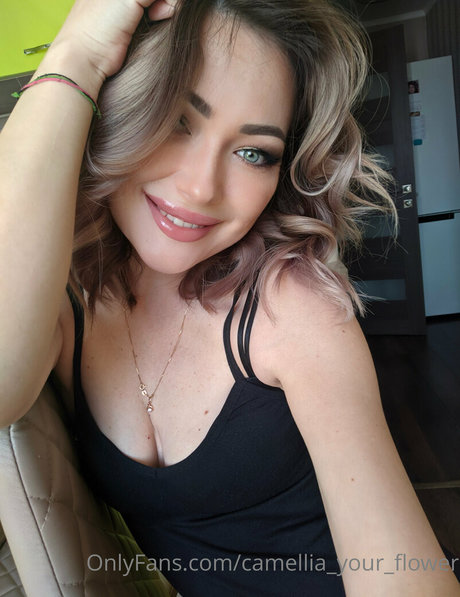 Foto di nudo di fuga di OnlyFans di Camelliayourflower