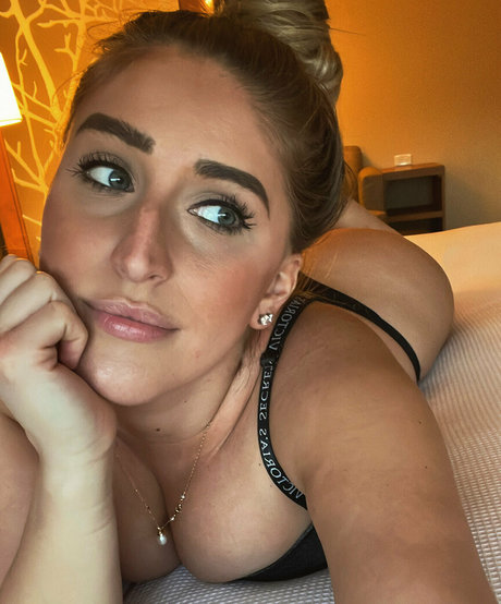 Foto di nudo di fuga di OnlyFans di Alessiathegoddess