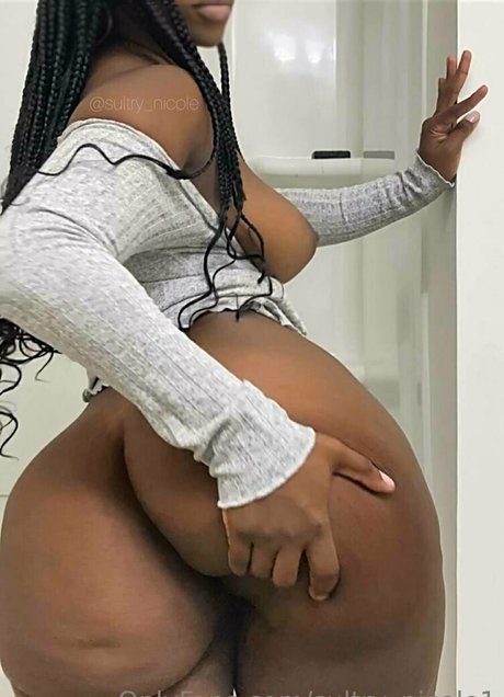 Foto di nudo di fuga di OnlyFans di Sultrynicole1