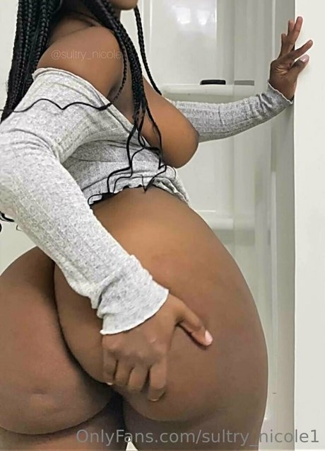 Foto di nudo di fuga di OnlyFans di Sultrynicole1