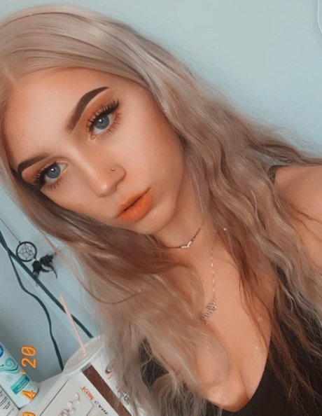 Foto di nudo di fuga di OnlyFans di Babysaraxoxo