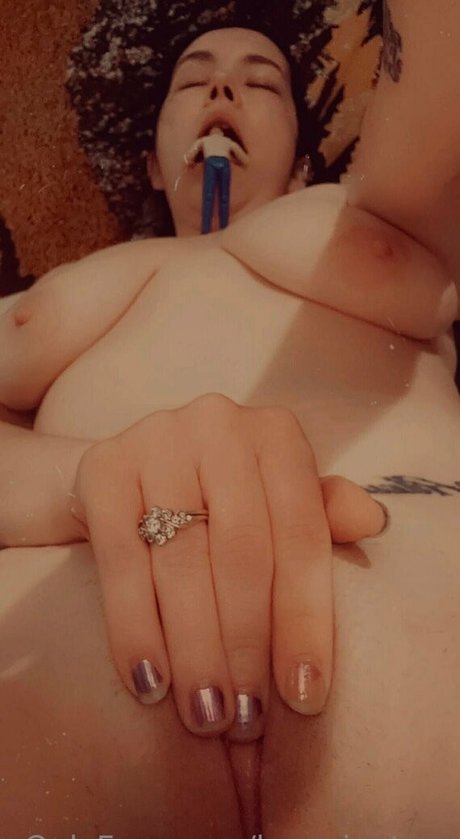 Foto di nudo di fuga di OnlyFans di Lovegiantess