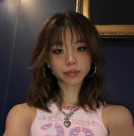 Foto di nudo di fuga di OnlyFans di Olivia Sun