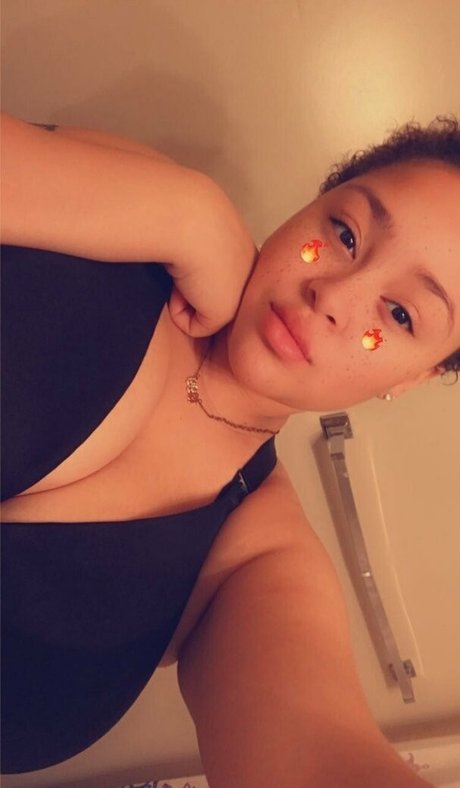 Foto di nudo di fuga di OnlyFans di Lilnikkirena