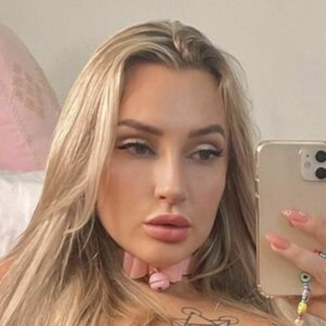 Foto di nudo di fuga di OnlyFans di Molly Divine