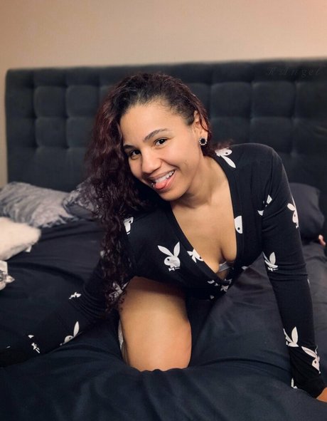 Foto di nudo di fuga di OnlyFans di Kangelstardustxo