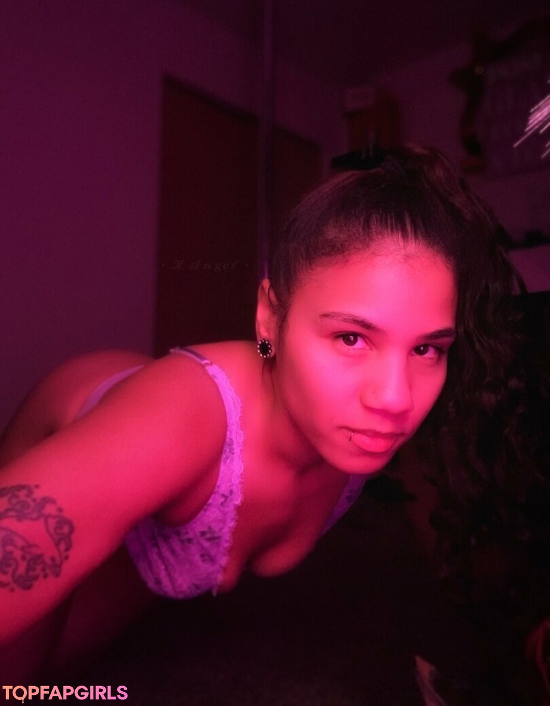 Foto di nudo di fuga di OnlyFans di Kangelstardustxo #5 Foto di nudo di fuga di OnlyFans di Kangelstardustxo #5