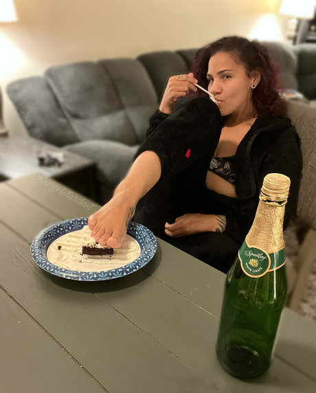 Foto di nudo di fuga di OnlyFans di Kangelstardustxo