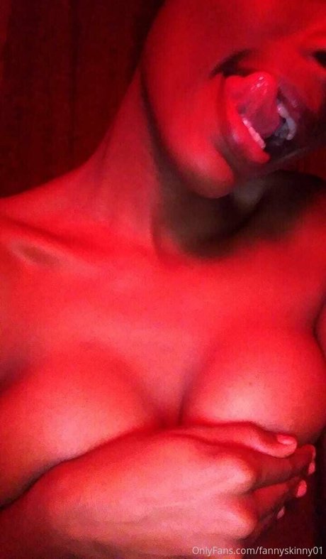 Foto di nudo di fuga di OnlyFans di Fannyskinny01
