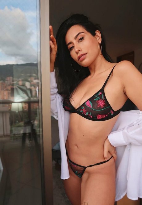 Foto di nudo di fuga di OnlyFans di Florabellafree